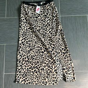 Elastic waist size medium sanctuary skirt with slit